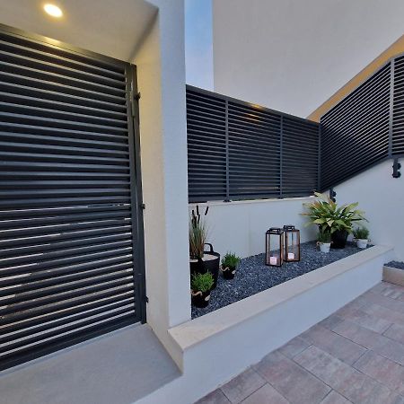 Apartman Marcelina 1 With Private Pool トロギール エクステリア 写真