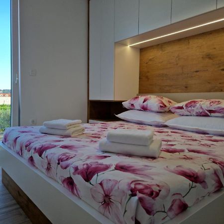 Apartman Marcelina 1 With Private Pool トロギール エクステリア 写真