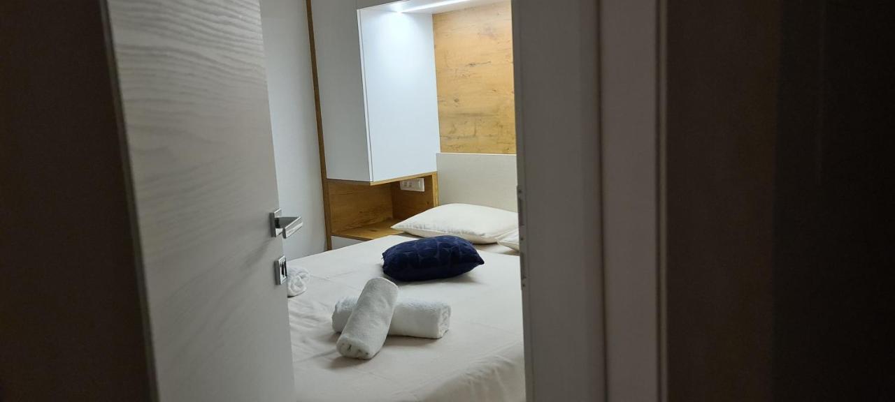 Apartman Marcelina 1 With Private Pool トロギール エクステリア 写真