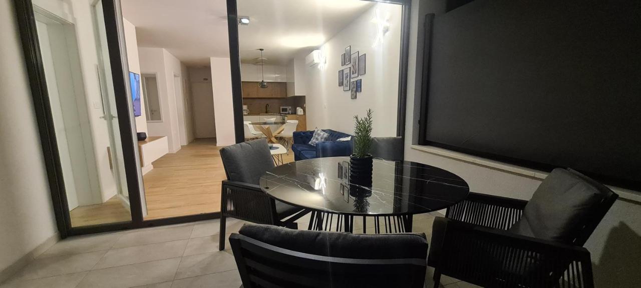 Apartman Marcelina 1 With Private Pool トロギール エクステリア 写真