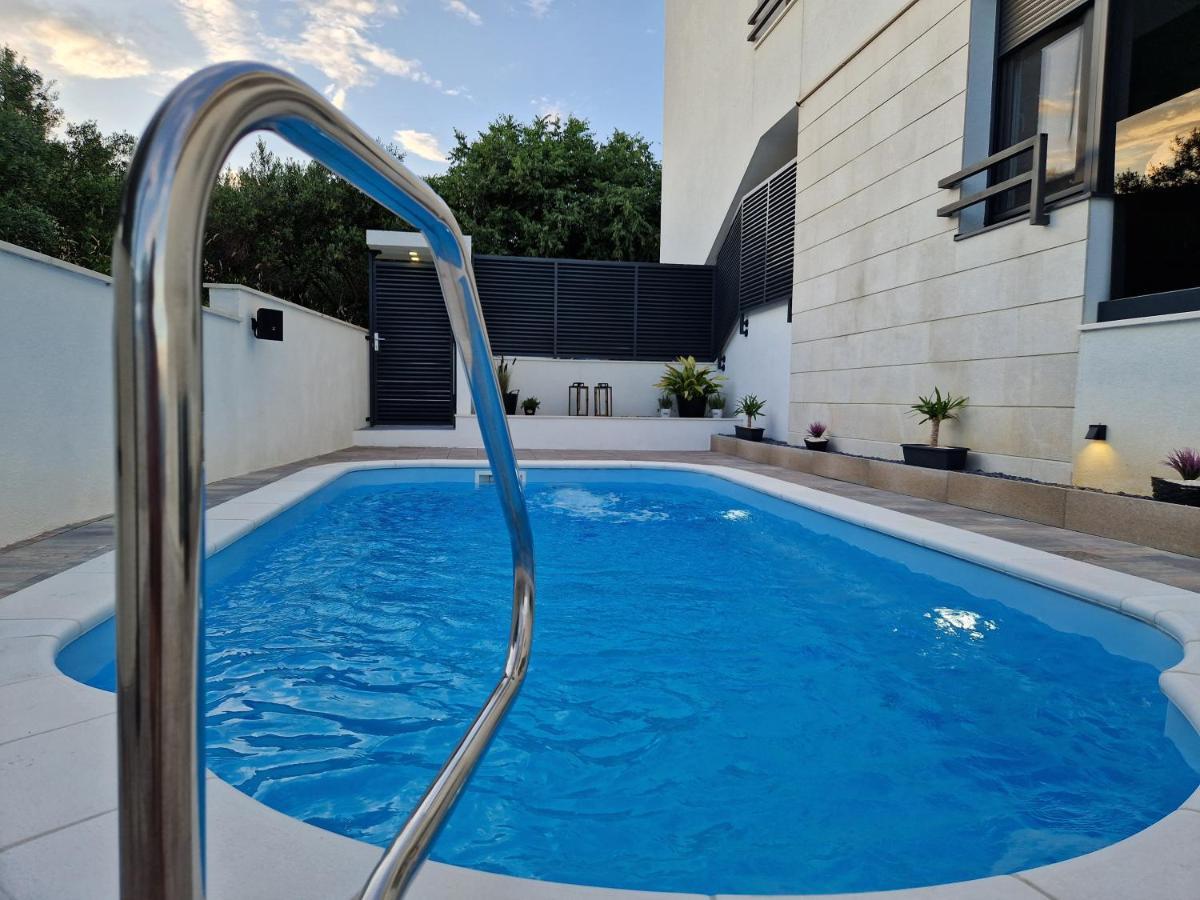 Apartman Marcelina 1 With Private Pool トロギール エクステリア 写真