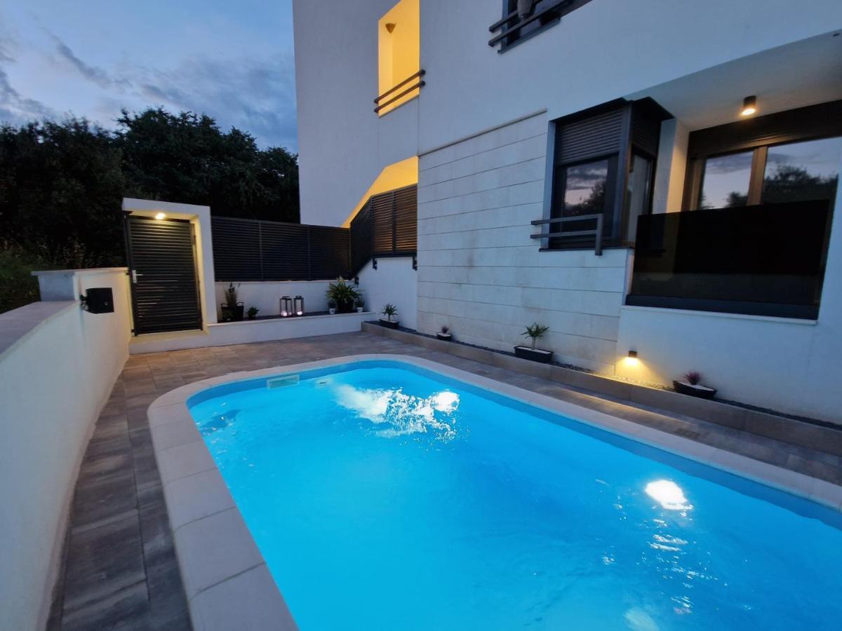 Apartman Marcelina 1 With Private Pool トロギール エクステリア 写真