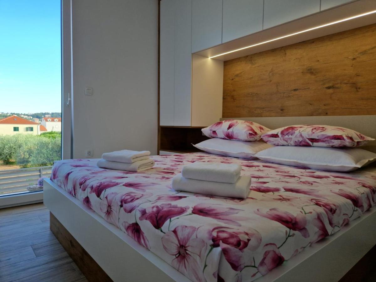 Apartman Marcelina 1 With Private Pool トロギール エクステリア 写真